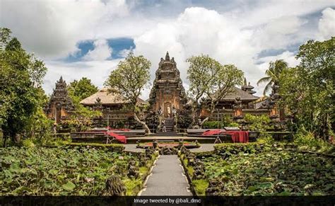 german woman in bali temple|Bali sends German tourist who stripped naked in temple for。